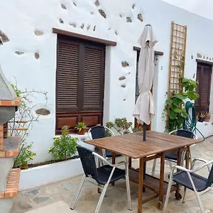 https://eco-reyna-house.in-canary-islands.com